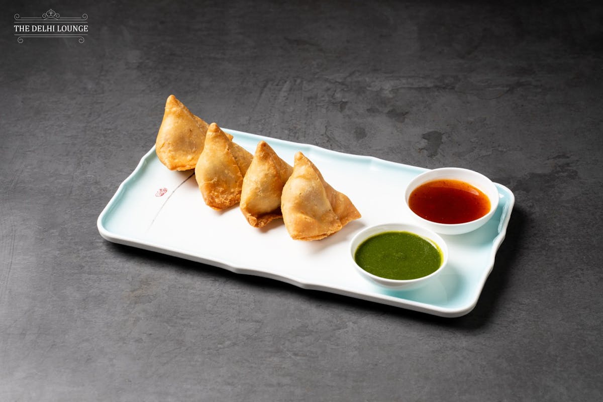 Samosa with chutneys
